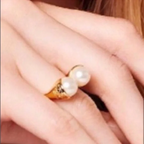 🆕 Tory Burch Authentic Gold Pearl Bud Logo Ring Size 7 - Picture 3 of 16